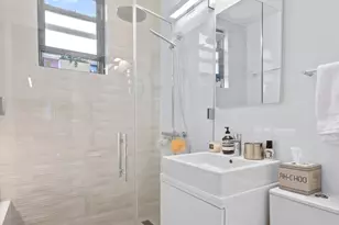 140 W 58th St, New York City, NY 10019 - Photo 11