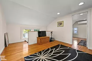 112-45 178th St, New York City, NY 11433 - Photo 17