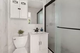 201 W 21st St, New York City, NY 10011 - Photo 5