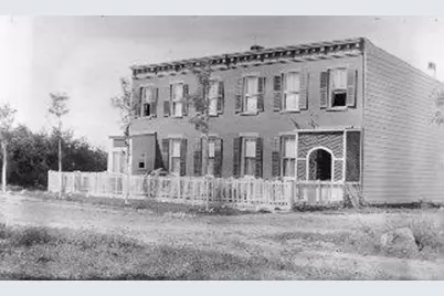 20-23 41st Street, New York City, NY 11105 - Photo 3