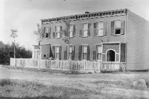 20-23 41st St, New York City, NY 11105 - Photo 3