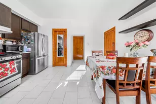 20-23 41st St, New York City, NY 11105 - Photo 5