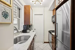 333 E 43rd St, New York City, NY 10017 - Photo 3