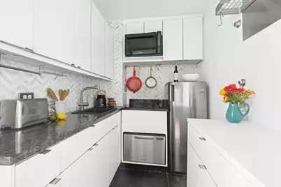 165 Christopher Street #2K, New York City, NY 10014 - Photo 3