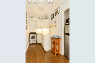 60 E 9th Street #512, New York, NY 10003 - Photo 3