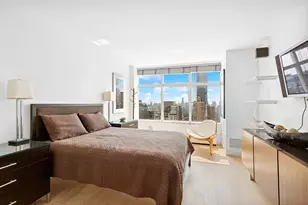 160 W 66th St, New York City, NY 10023 - Photo 3