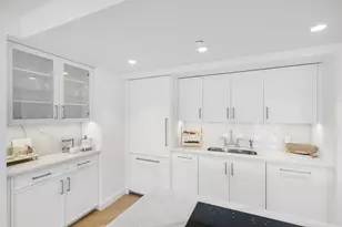 160 Central Park S, New York City, NY 10019 - Photo 7