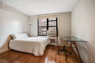 305 E 72nd St, New York City, NY 10021 - Photo 3