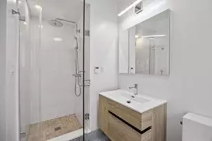 200 E 61st St, New York City, NY 10065 - Photo 9