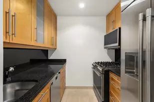 100 United Nations Plaza, New York, NY 10017 - Photo 3