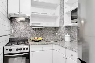 210 E 36th St, New York City, NY 10016 - Photo 5