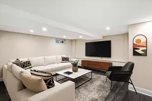 70-43 Nansen St, New York City, NY 11375 - Photo 29