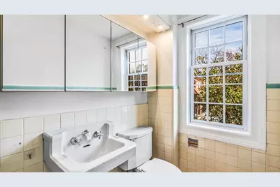 40 Slocum Crescent, New York City, NY 11375 - Photo 19