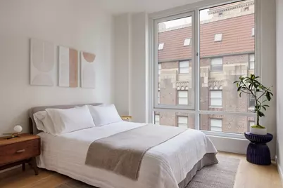 135 E 47th Street #20D, New York, NY 10017 - Photo 5