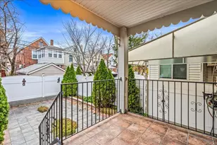 68-48 Juno St, New York City, NY 11375 - Photo 41