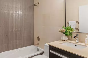 212 E 47th St, New York City, NY 10017 - Photo 9