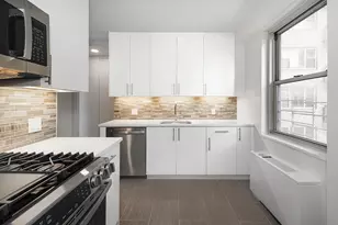 300 E 40th St, New York City, NY 10016 - Photo 3