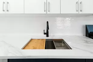 525 Ocean Pkwy, New York City, NY 11218 - Photo 9