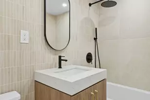 321 E 48th St, New York City, NY 10017 - Photo 3