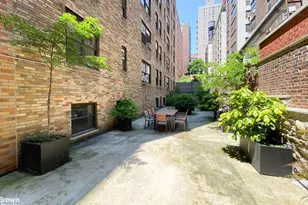 245 E 72nd St, New York City, NY 10021 - Photo 15