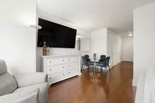 300 E 64th St, New York City, NY 10021 - Photo 5