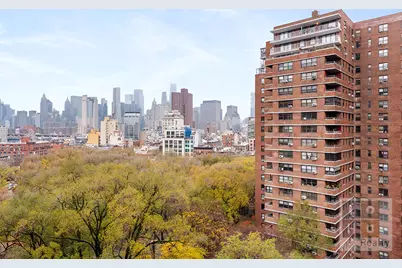 212 E Broadway #1203, New York City, NY 10002 - Photo 19