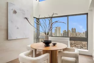 235 E 55th St, New York City, NY 10022 - Photo 5