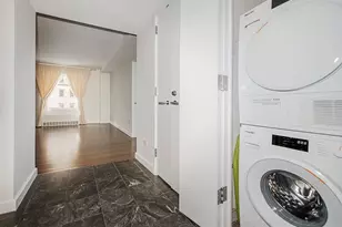 100 W 58th St, New York City, NY 10019 - Photo 5