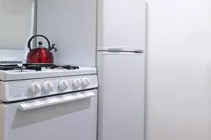 210 E 47th St, New York City, NY 10017 - Photo 5