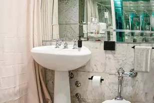 210 E 47th St, New York City, NY 10017 - Photo 5