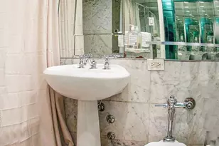 210 E 47th St, New York City, NY 10017 - Photo 7