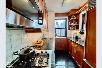 305 E 72nd Street #PHC, New York City, NY 10021 - Photo 5