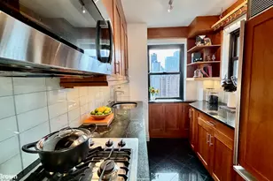 305 E 72nd St, New York City, NY 10021 - Photo 5