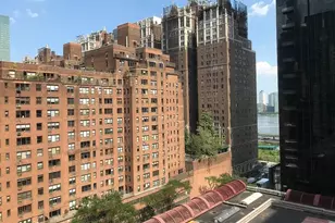 300 E 40th St, New York City, NY 10016 - Photo 5