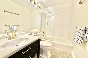 222 W 14th St, New York City, NY 10011 - Photo 9