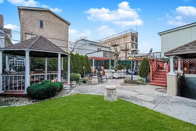 688 E 4th Street, New York City, NY 11218 - Photo 29