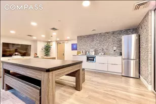 212 E 47th St, New York, NY 10017 - Photo 7