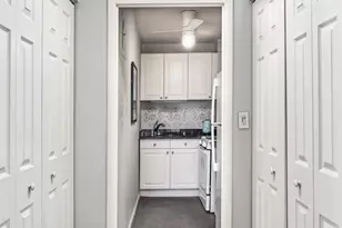 360 W 22nd St, New York, NY 10011 - Photo 7