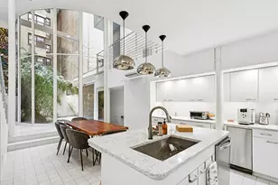 22 E 81st St, New York City, NY 10028 - Photo 5