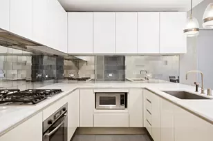 322 W 57th St, New York City, NY 10019 - Photo 3