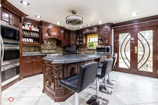 20-44 26th St, New York City, NY 11105 - Photo 5