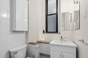 231 W 21st St, New York City, NY 10011 - Photo 9