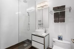 310 E 53rd St, New York, NY 10022 - Photo 9