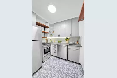 345 E 73rd Street #5E, New York City, NY 10021 - Photo 3