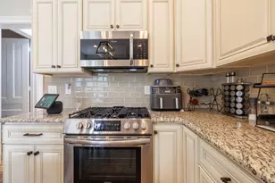 455 E 26th St, New York City, NY 11226 - Photo 25