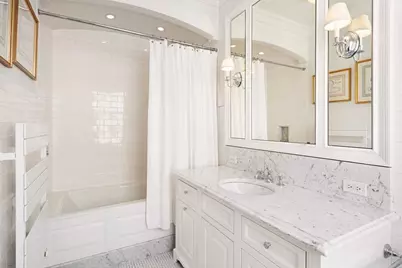 131 E 69th Street #8th Floor, New York, NY 10021 - Photo 11