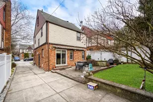 47-52 245th St, New York City, NY 11362 - Photo 21