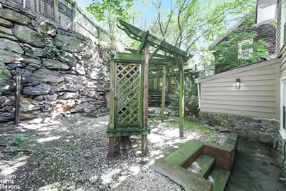 2253 Edsall Avenue, New York City, NY 10463 - Photo 17