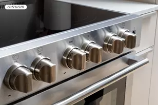 30-77 Vernon Blvd, Astoria, NY 11102 - Photo 3