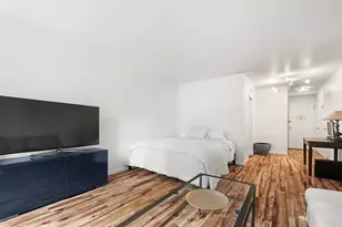 345 W 58th St, New York City, NY 10019 - Photo 7